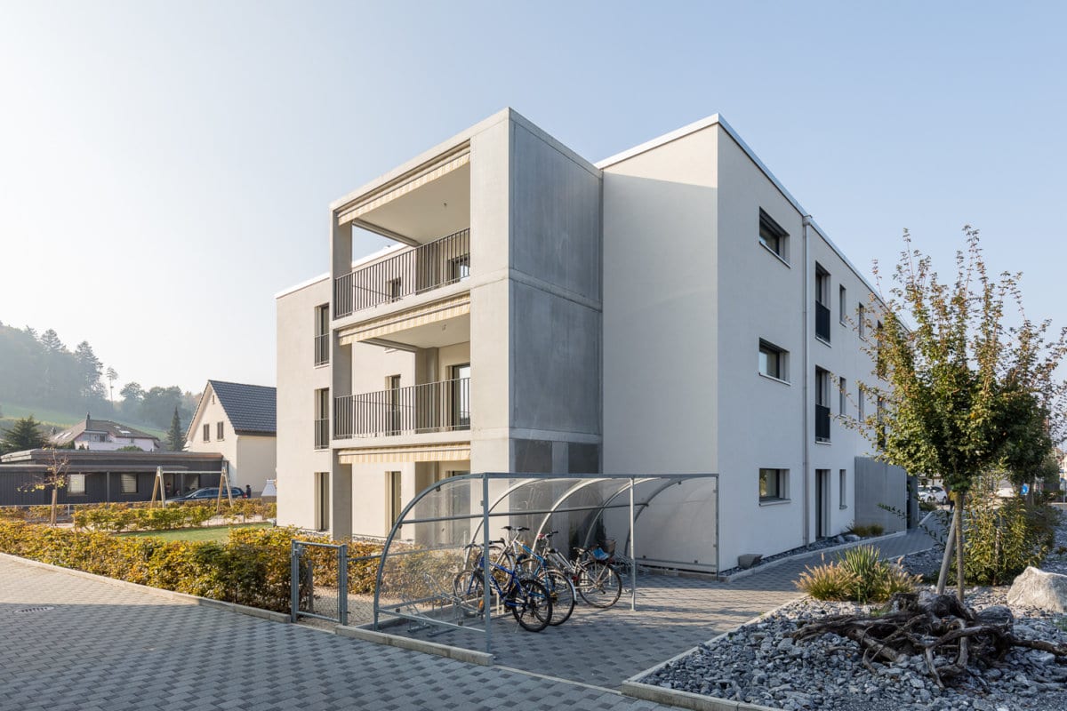 Immobilien Fotografie Tramstrasse Suhr Aussenaufnahme Velounterstand