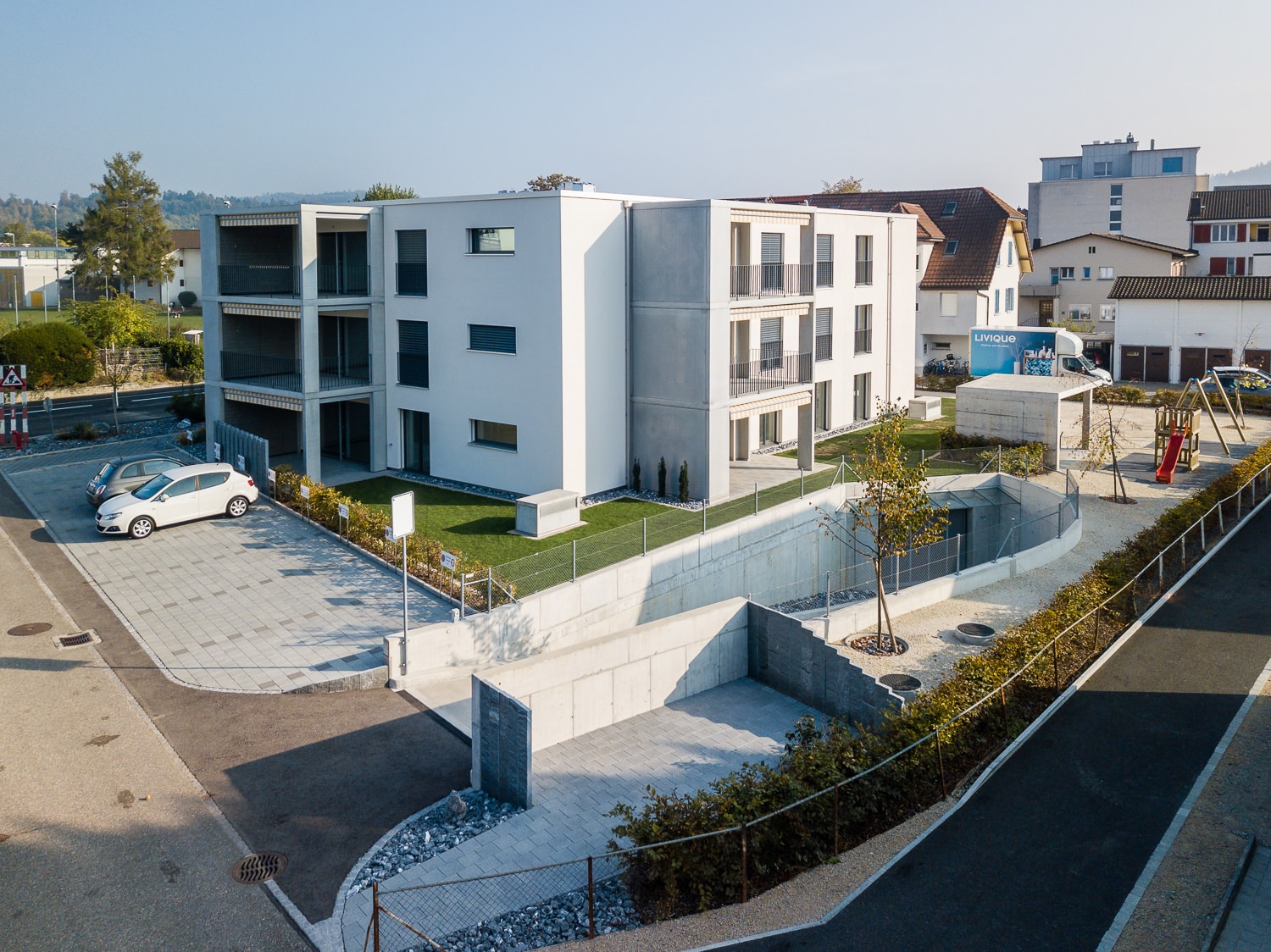 Immobilien Fotografie Drohne Luft Aussenaufnahme Einfahrt Garage