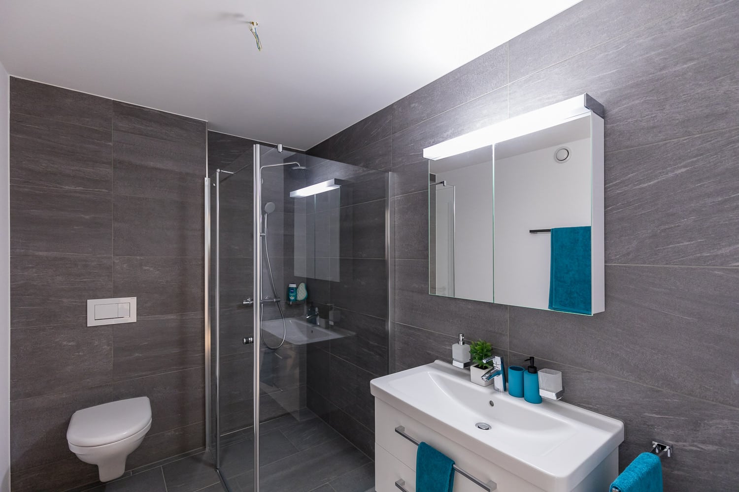 Immobilien Fotografie Tramstrasse Suhr Badezimmer Dusche