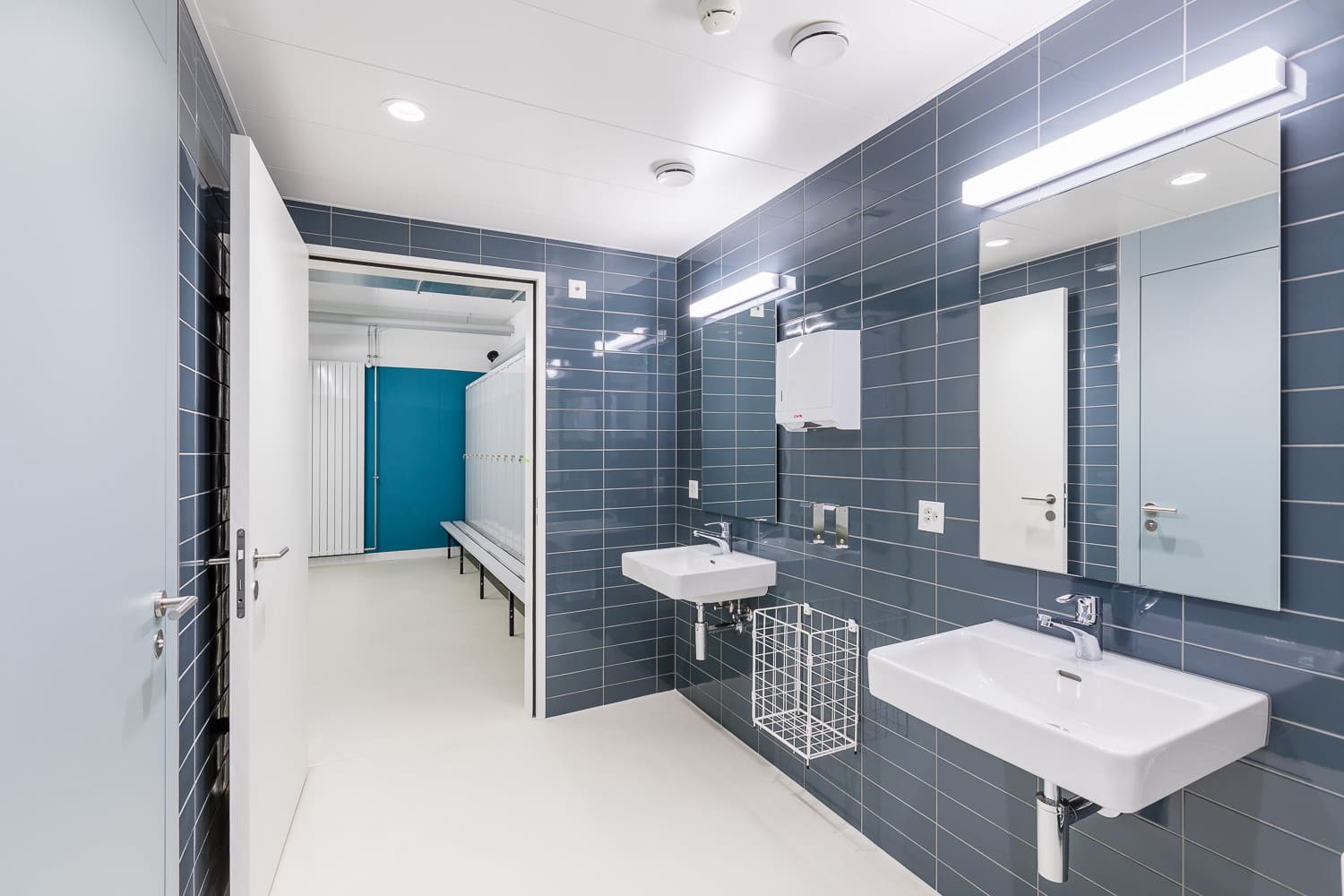 Alters- und Pflegeheim Länzerthus Garderobe Lavabo