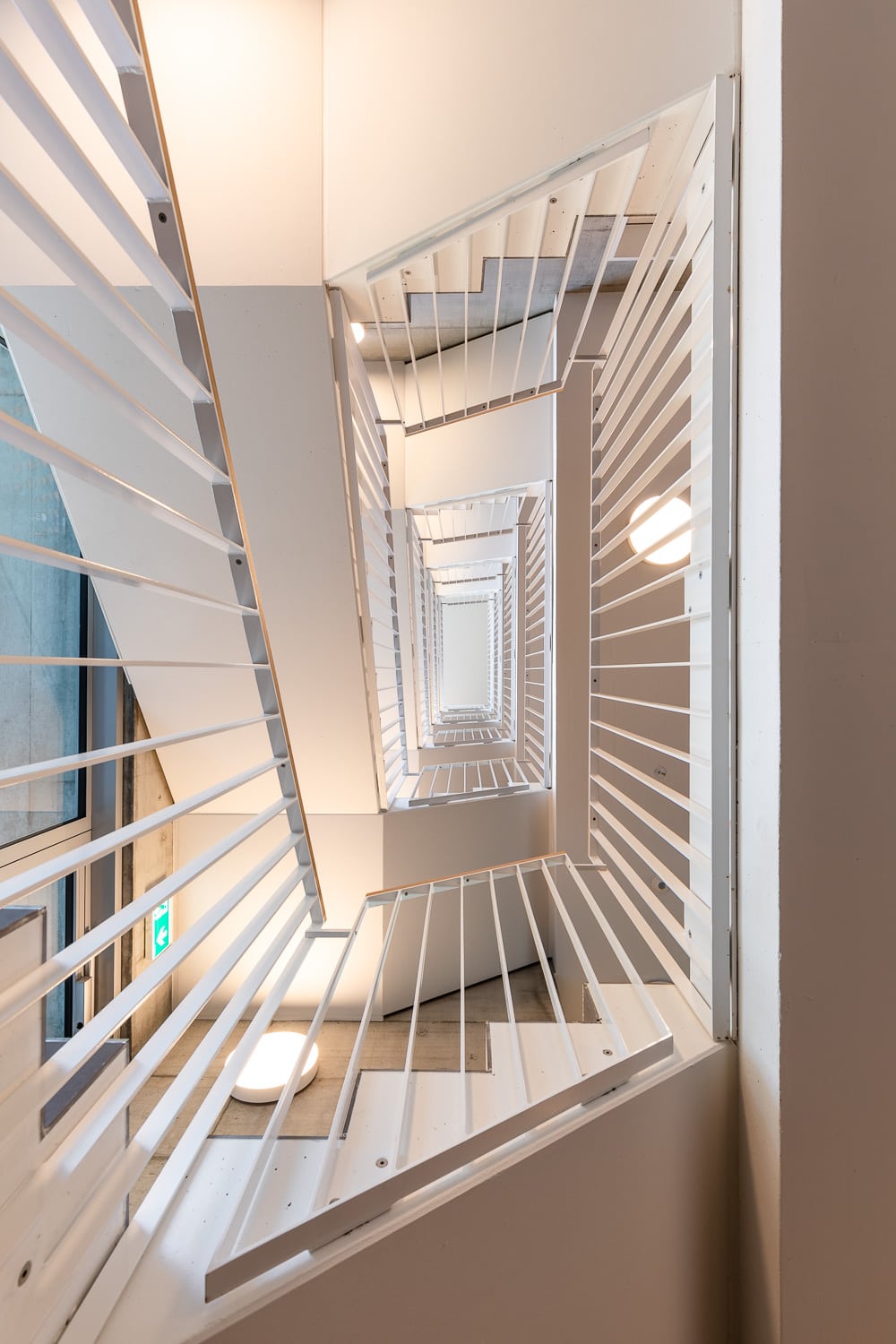 Immobilienfotografie Baufeld Suhr Treppenhaus von unten