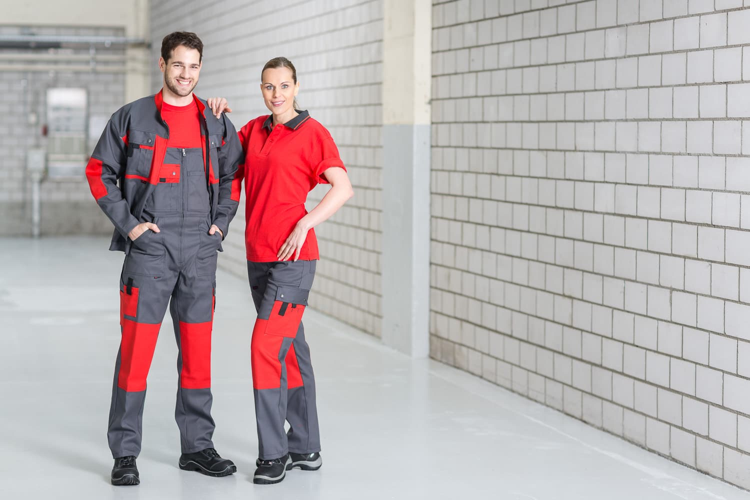 Corporate Fotografie Arbeitskleidung Spilag AG rot grau