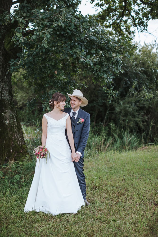 Hochzeitskleid A-Linie Stilrichtung Hut Wiese