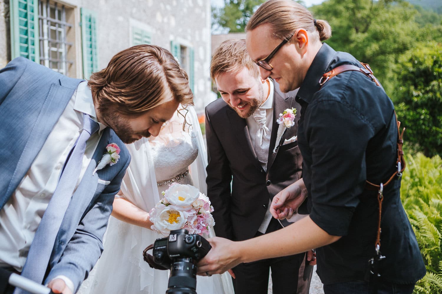 Hochzeitsfotograf für Brautpaarbilder anschauen mit Cornelius Kamera