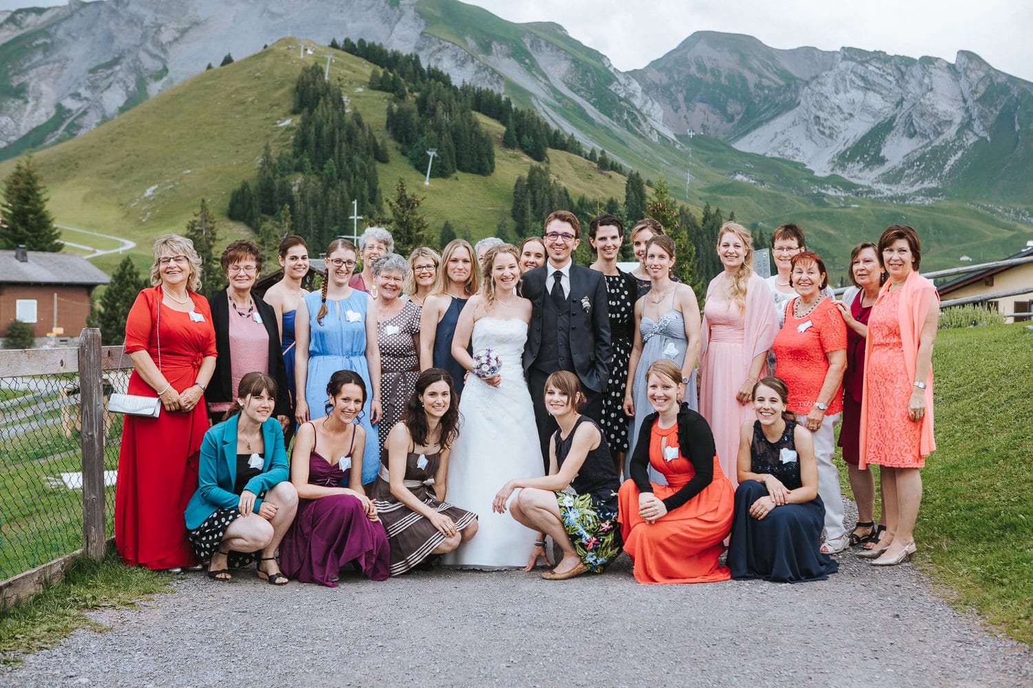 Hochzeit Gruppenfoto Berge Frauen