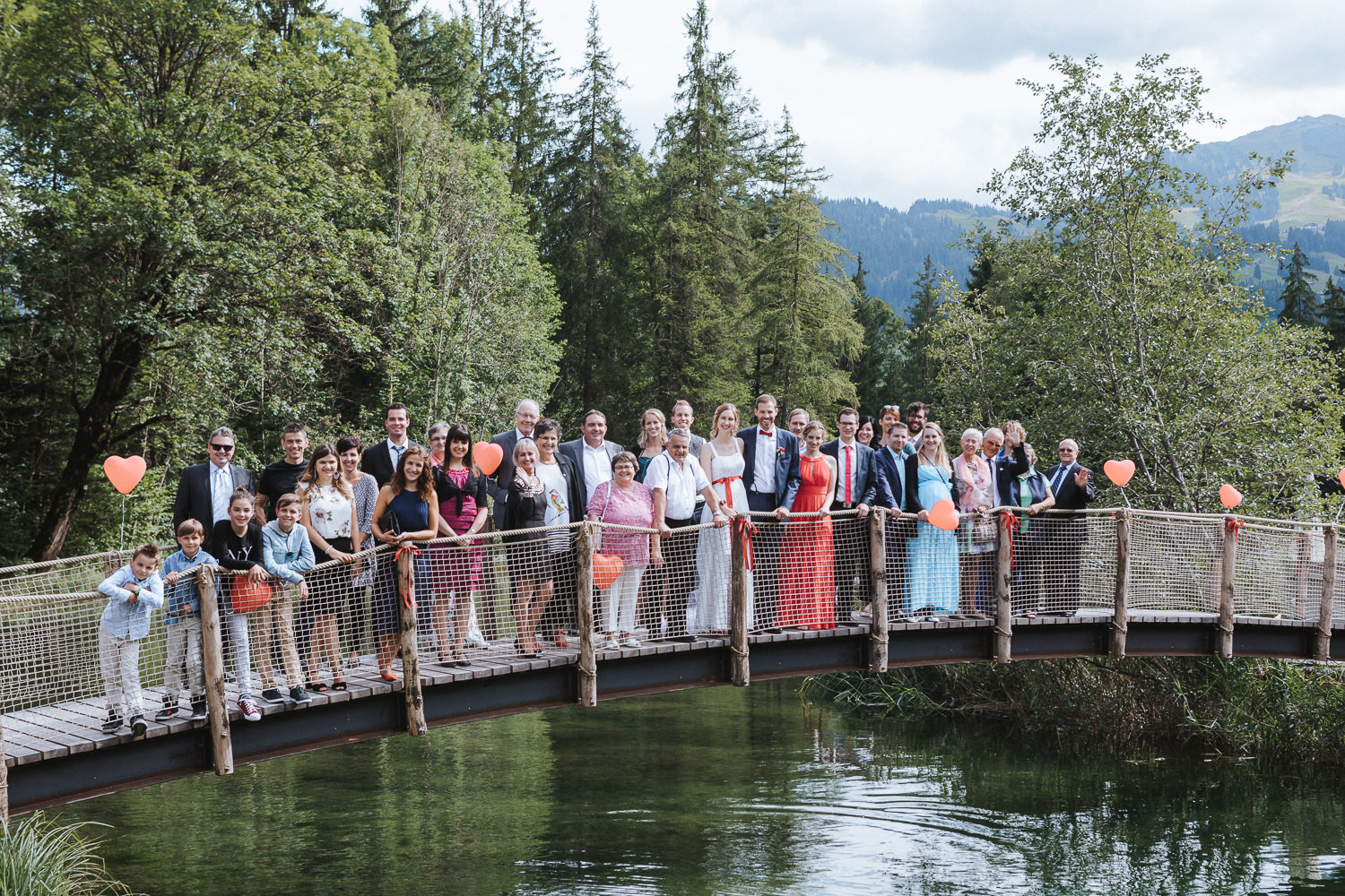 Hochzeit Gruppenfoto Brücke
