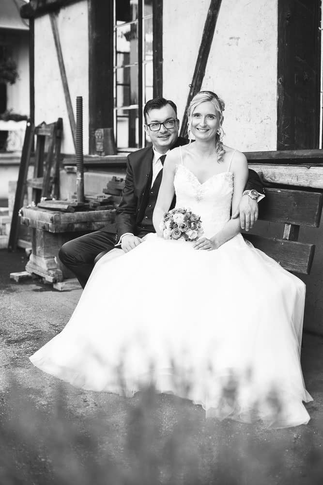 Hochzeit Location Fotograf Cham Aargau Brautpaar schwarz weiss