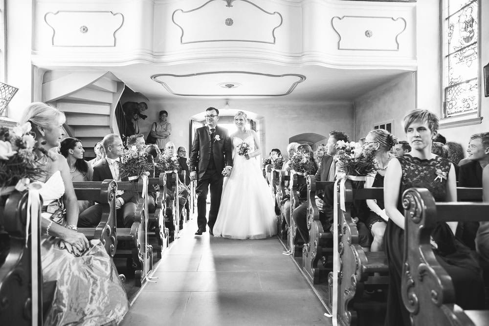 Hochzeit Location Fotograf Cham Aargau Einzug Brautpaar Kirche