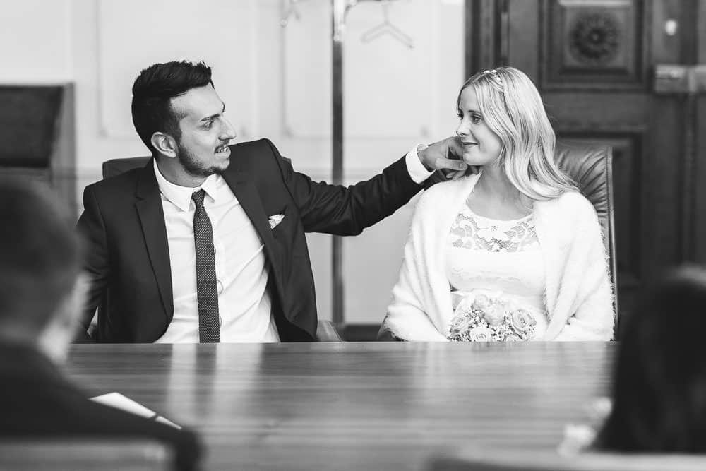 Winterhochzeit Zofingen Aargau schwarz weiss Ziviltrauung Brautpaar