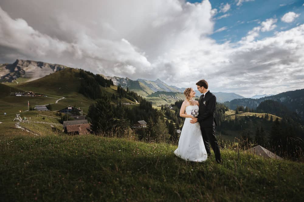 Hochzeit Schlechtes Wetter Klewenalp Brautpaar Berge