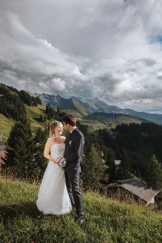 Hochzeit Schlechtes Wetter Klewenalp Brautpaar Berge