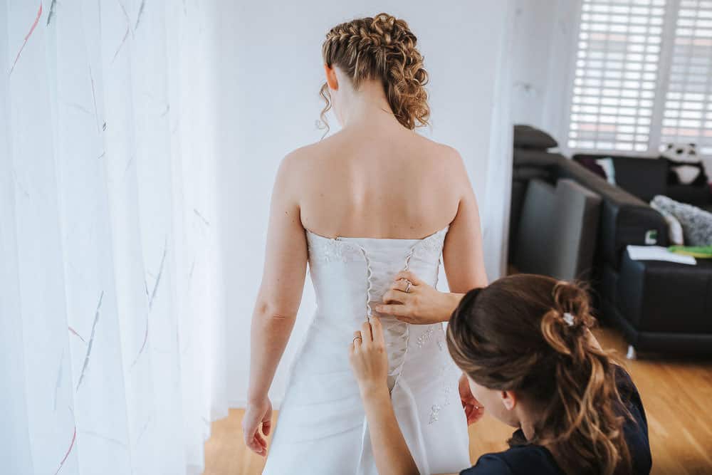 Hochzeitskleid modern Tipps Brautkleid schnüren