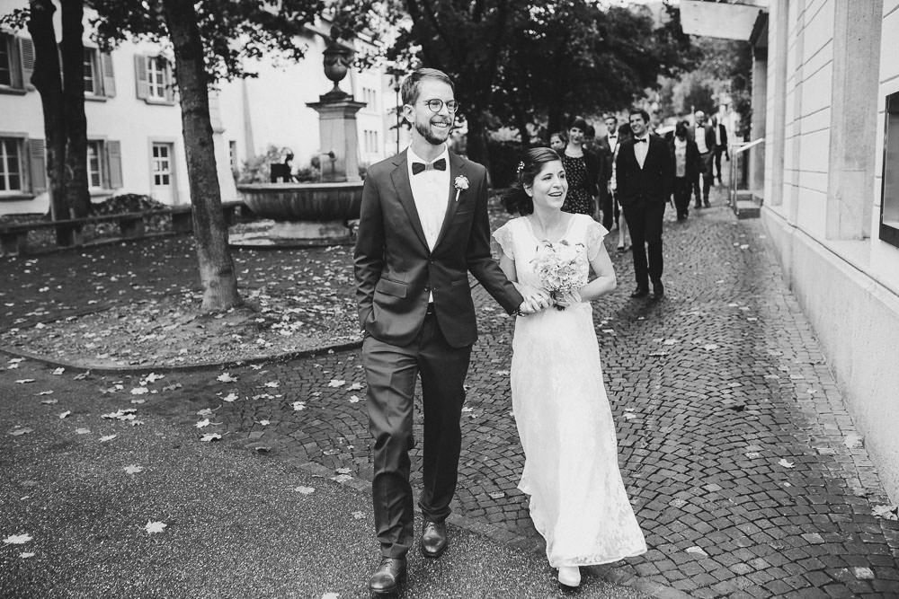 Hochzeit Lenzburg Location Fotograf Altstadt schwarz weiss