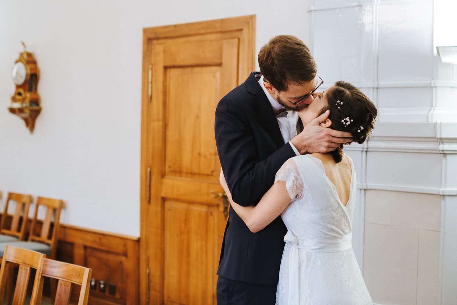 Trauung Hochzeit Lenzburg Ziviltrauung Standesamt Kuss