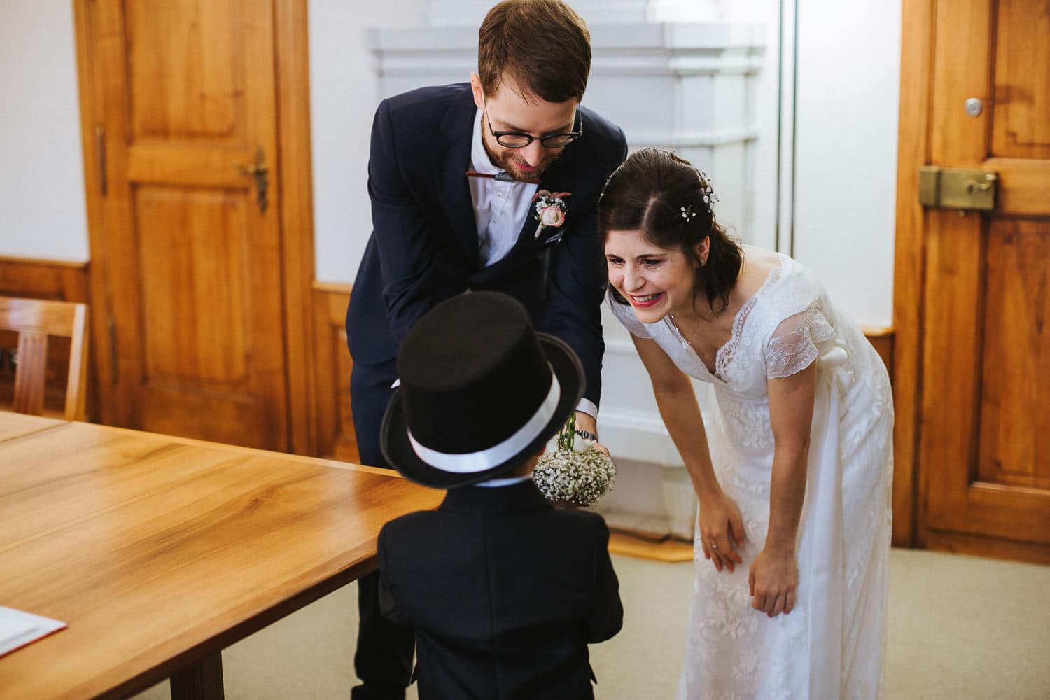 Trauung Hochzeit Lenzburg Ziviltrauung Standesamt Junge Ringe
