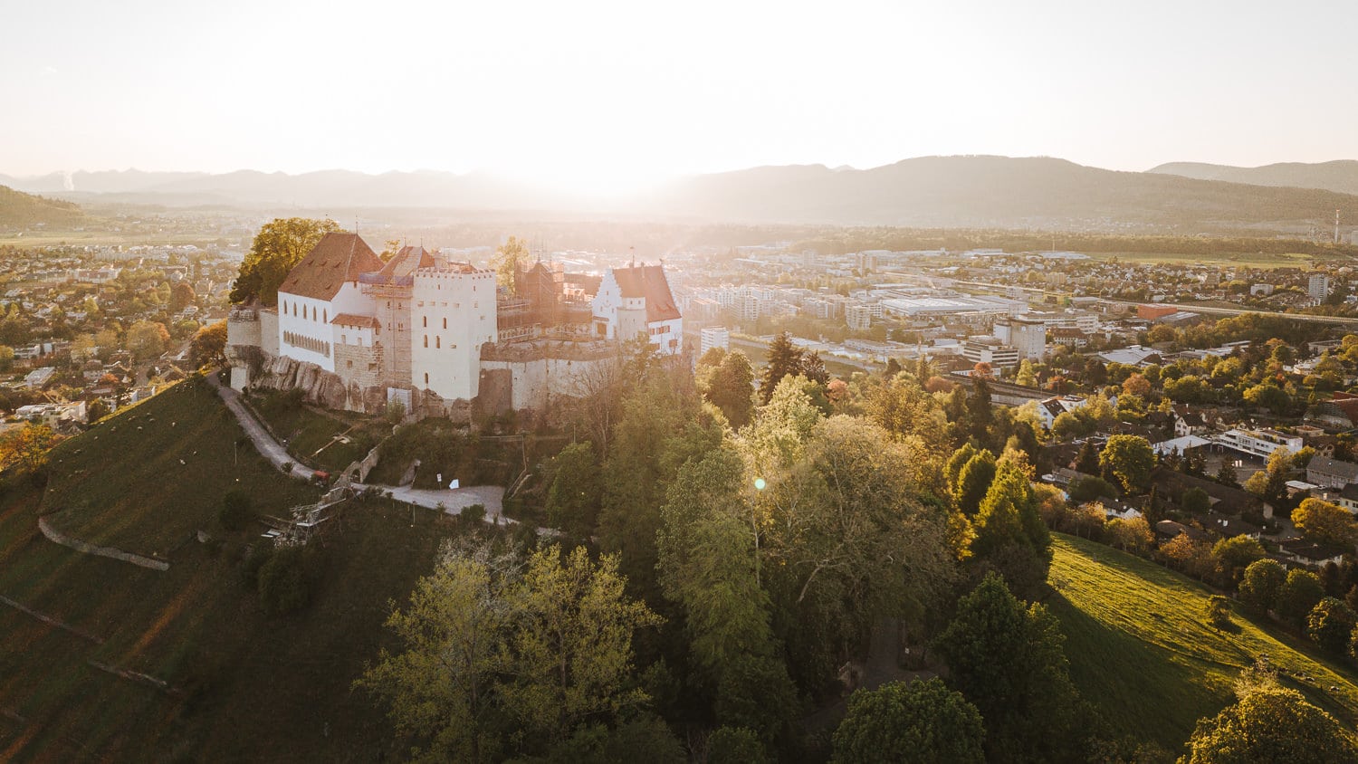 Schloss Lenzburg Luftaufnahme Drohne