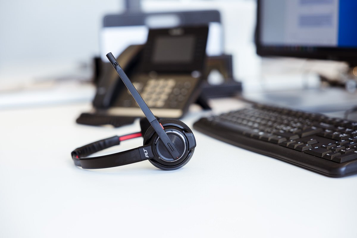 Corporate Bildwelt OS Systems AG Bildwelt OS Systems Arbeitsplatz Kopfhörer