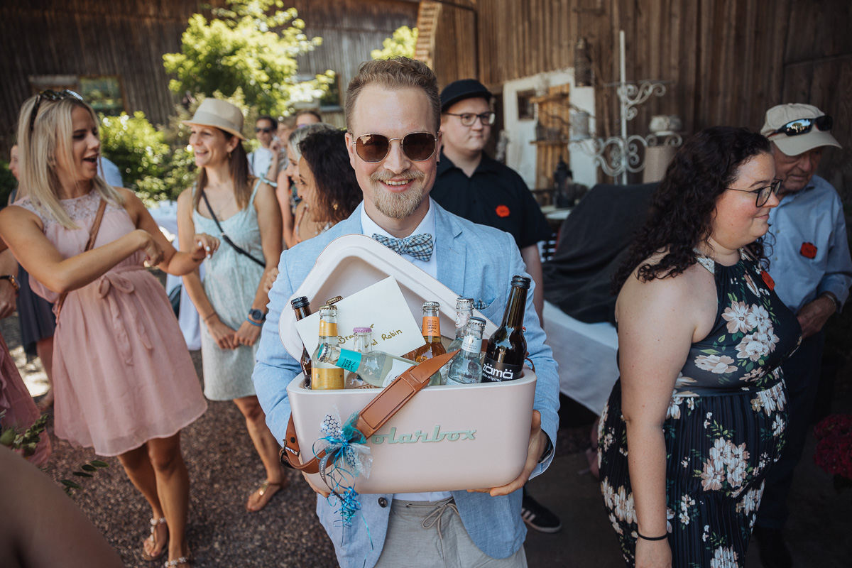 Hochzeit Claudia und Robin Übergabe Hochzeitsgeschenk