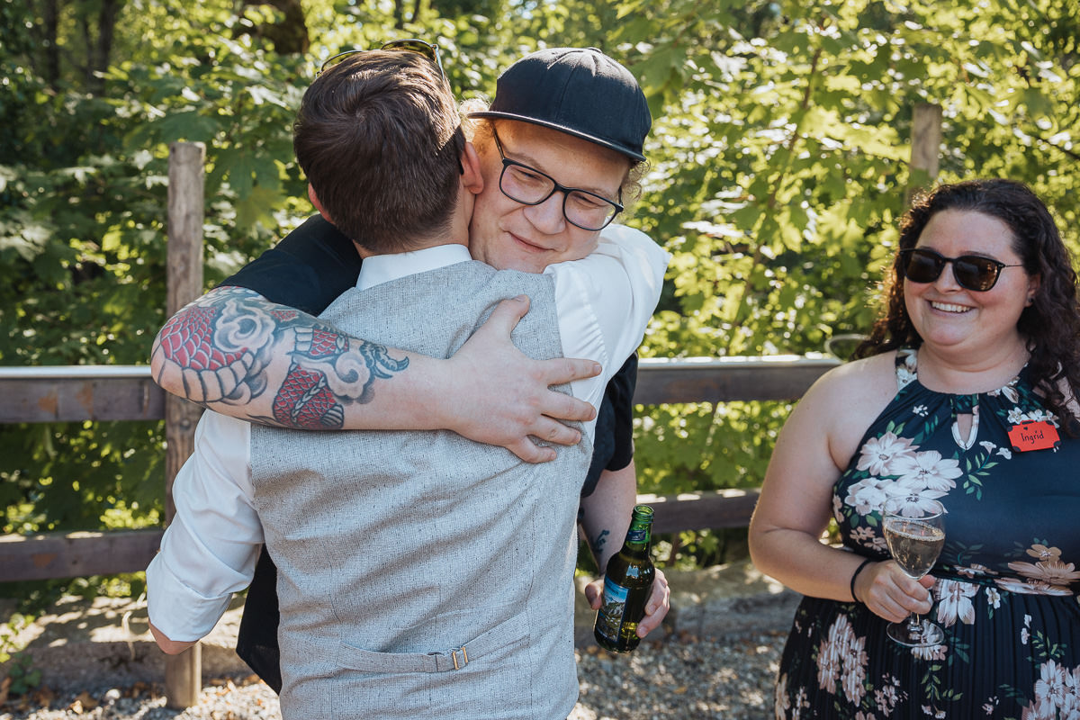 Hochzeit Claudia und Robin Bräutigam und Gratulationen Gäste