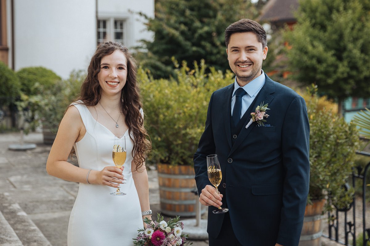 Ziviltrauung Burghalde Lenzburg Brautpaar Apéro